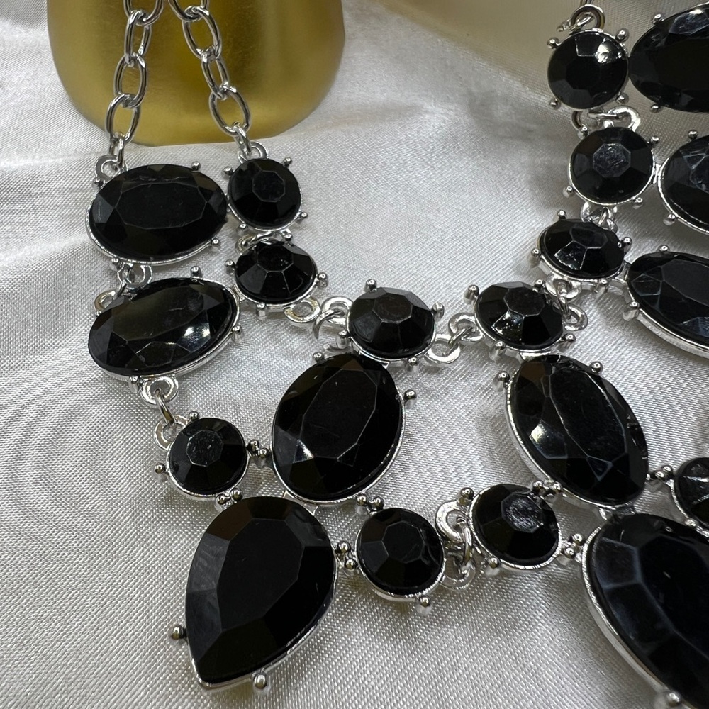 Paparazzi Black and Silver Oval Jewelry Set